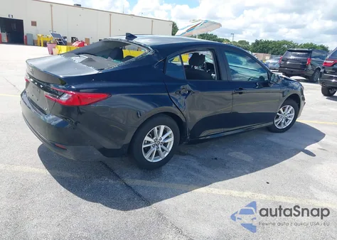 2025 Toyota Camry Le z USA, uszkodzony, nr VIN 4T1DAACK0SU526251